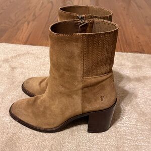 Frye Women's Brown Suede Pia Chelsea Boots